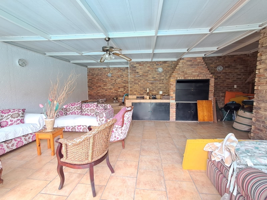 4 Bedroom Property for Sale in Sunward Park Gauteng