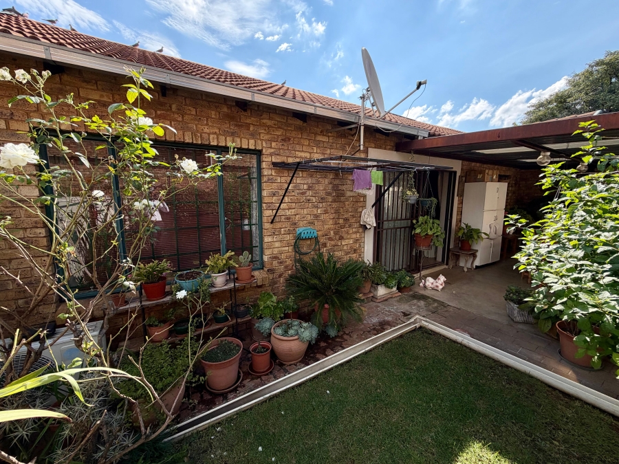 2 Bedroom Property for Sale in Moregloed Gauteng