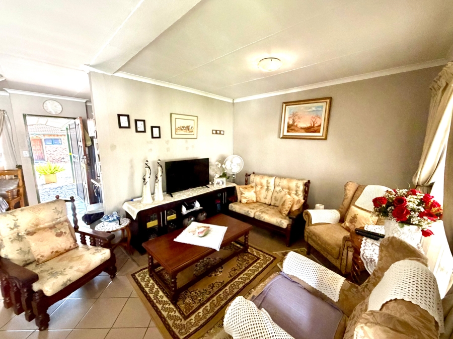 2 Bedroom Property for Sale in Moregloed Gauteng