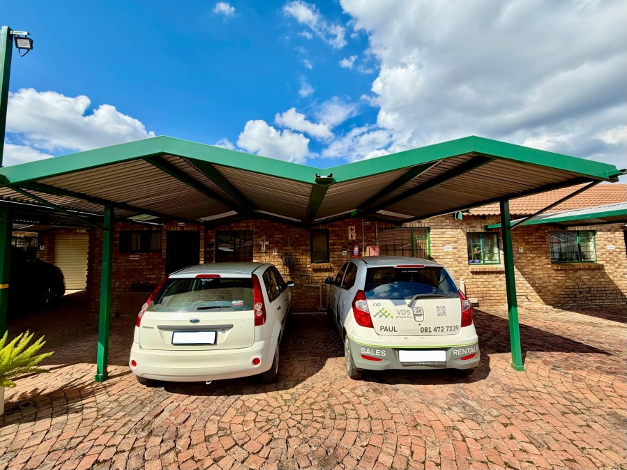 2 Bedroom Property for Sale in Moregloed Gauteng