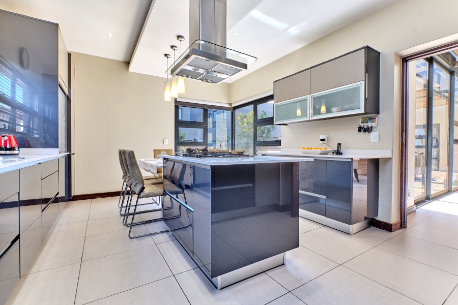 4 Bedroom Property for Sale in Waterfall Country Village Gauteng
