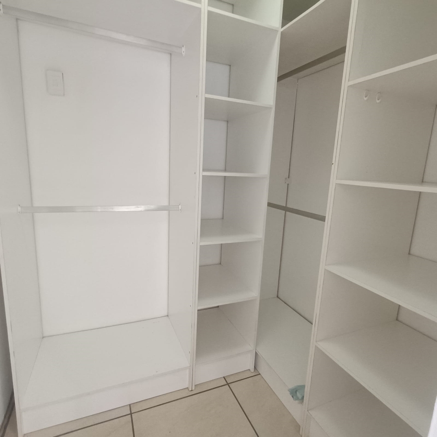 1 Bedroom Property for Sale in Victory Park Gauteng
