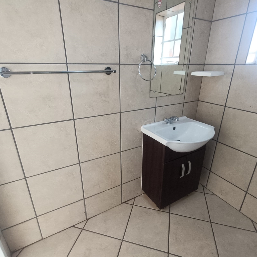1 Bedroom Property for Sale in Victory Park Gauteng