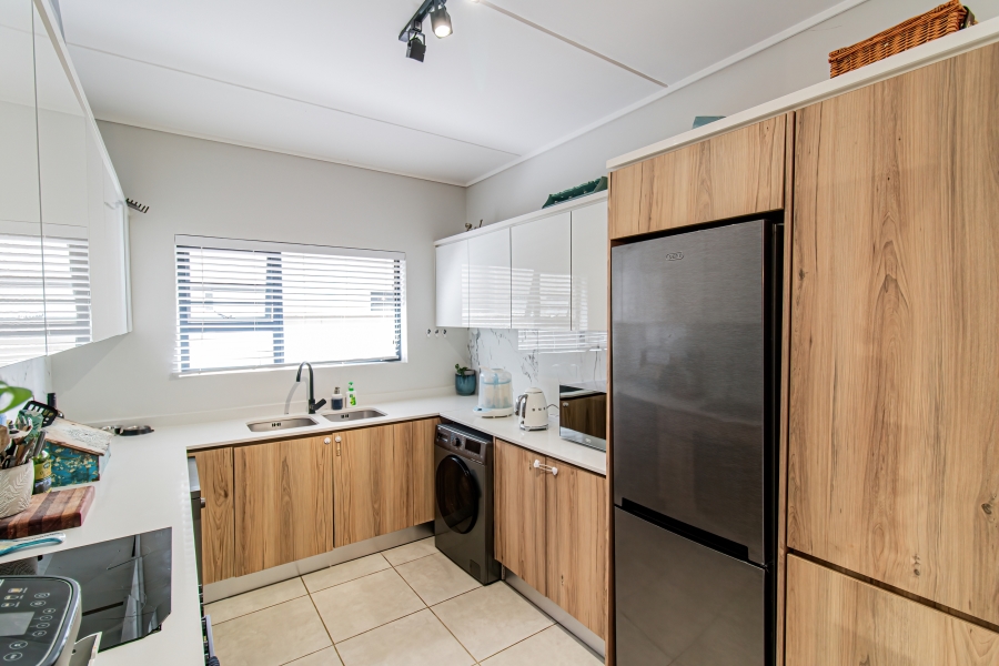To Let 3 Bedroom Property for Rent in Waterfall Gauteng