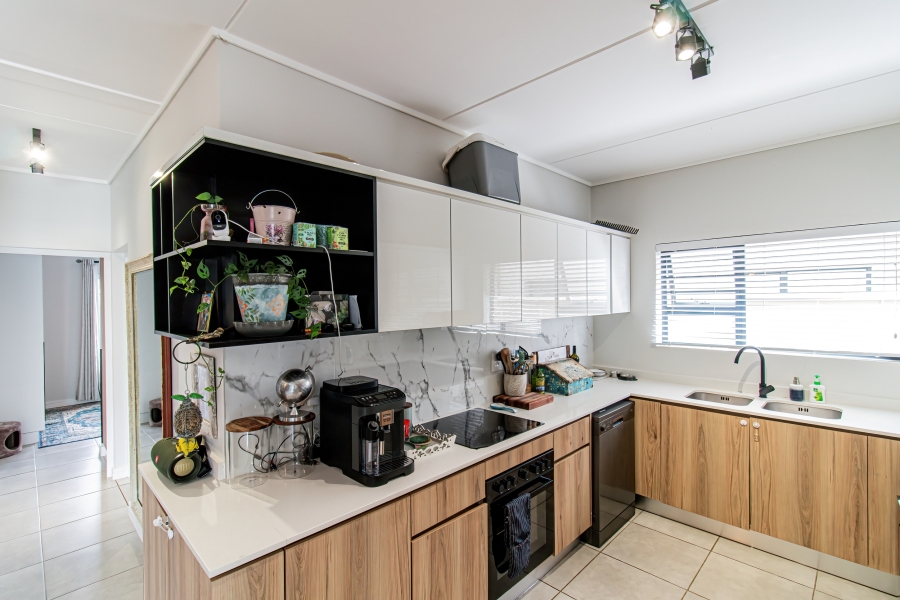 To Let 3 Bedroom Property for Rent in Waterfall Gauteng