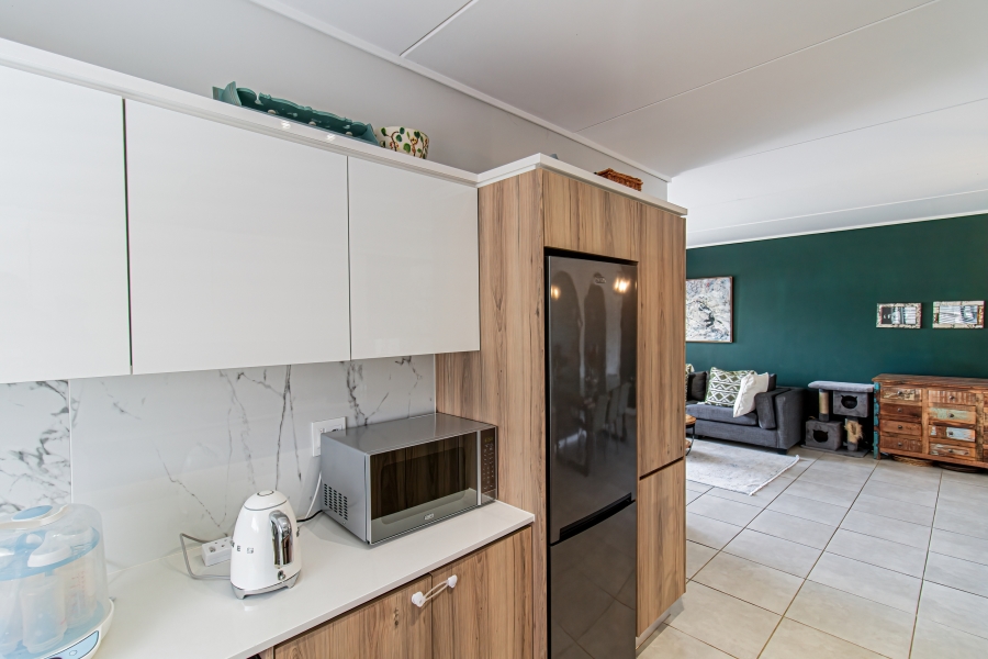 To Let 3 Bedroom Property for Rent in Waterfall Gauteng