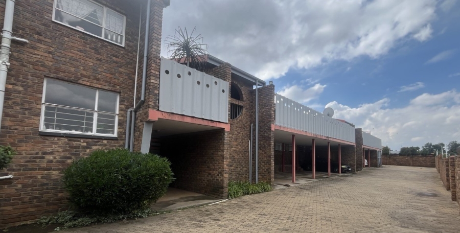 2 Bedroom Property for Sale in Brackendowns Gauteng