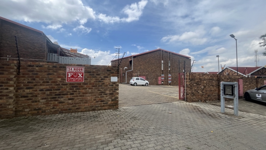 2 Bedroom Property for Sale in Brackendowns Gauteng