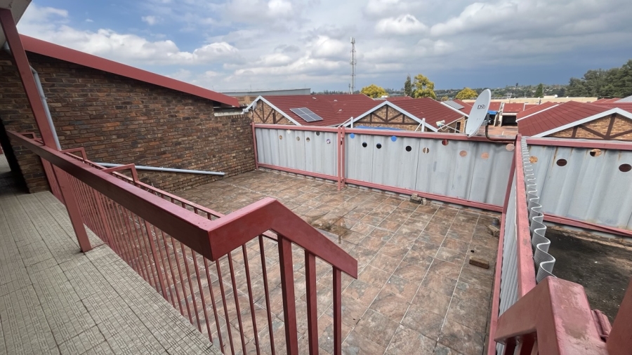 2 Bedroom Property for Sale in Brackendowns Gauteng