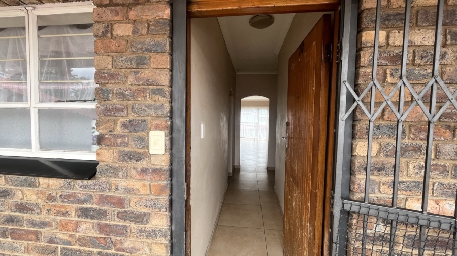 2 Bedroom Property for Sale in Brackendowns Gauteng