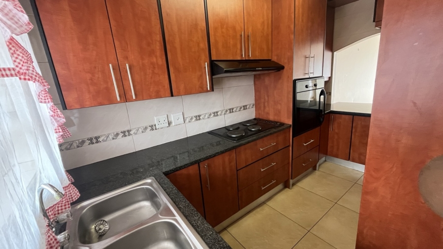 2 Bedroom Property for Sale in Brackendowns Gauteng