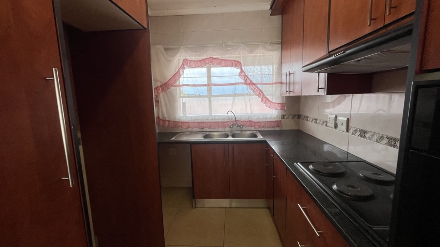 2 Bedroom Property for Sale in Brackendowns Gauteng