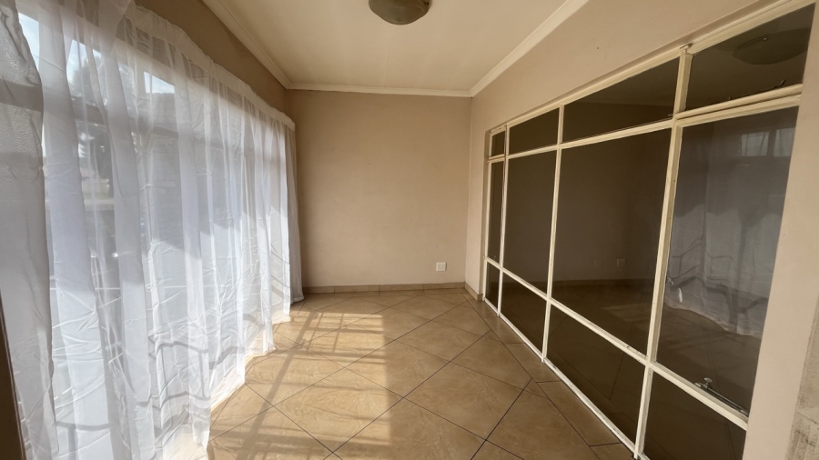 2 Bedroom Property for Sale in Brackendowns Gauteng