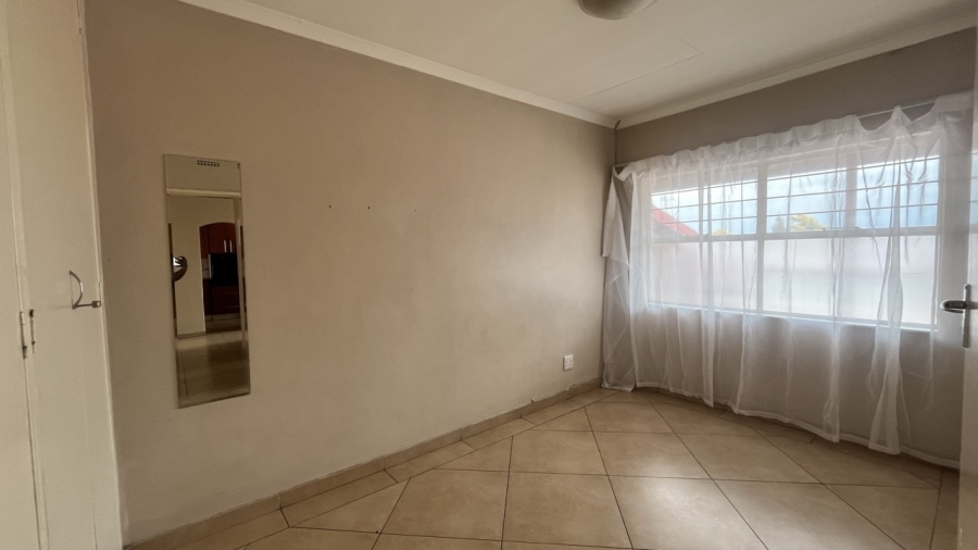 2 Bedroom Property for Sale in Brackendowns Gauteng