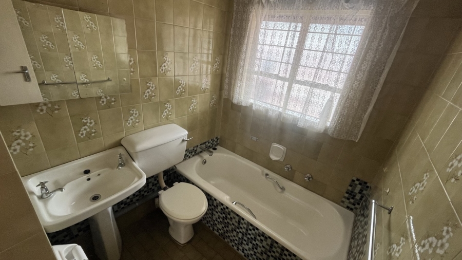 2 Bedroom Property for Sale in Brackendowns Gauteng