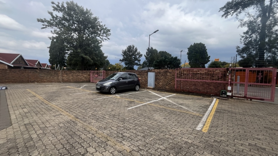 2 Bedroom Property for Sale in Brackendowns Gauteng