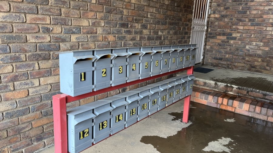 2 Bedroom Property for Sale in Brackendowns Gauteng