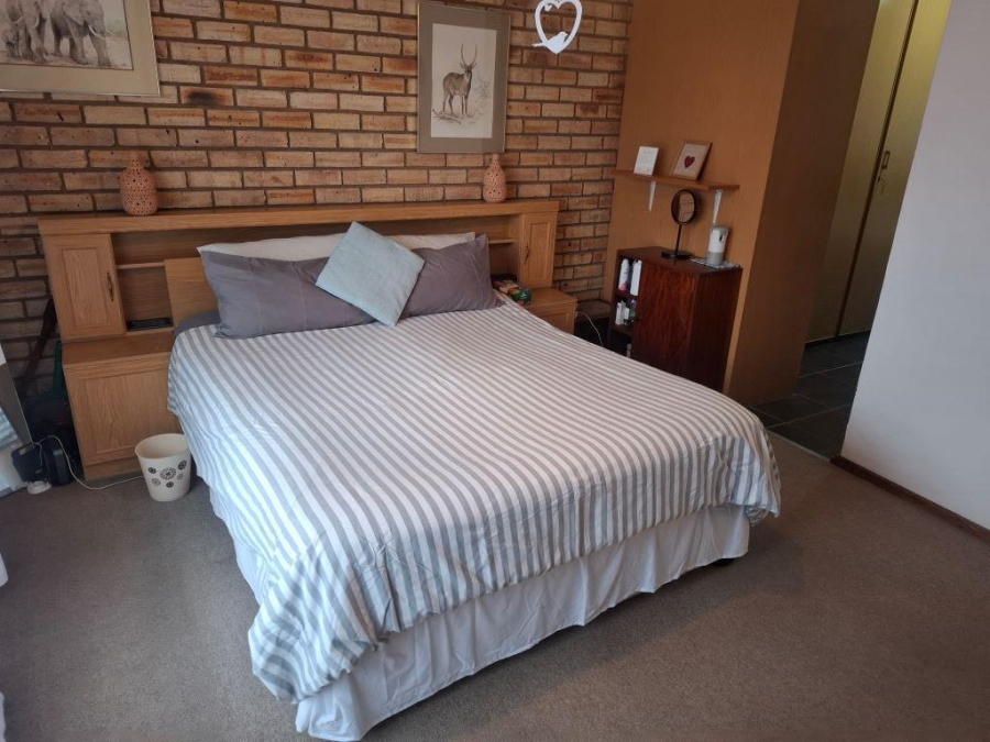 3 Bedroom Property for Sale in Noordheuwel Gauteng
