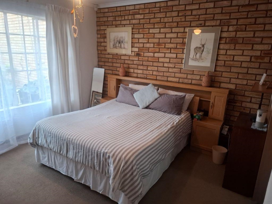 3 Bedroom Property for Sale in Noordheuwel Gauteng