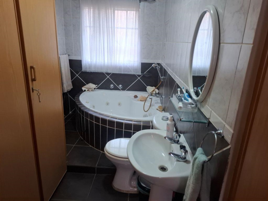 3 Bedroom Property for Sale in Noordheuwel Gauteng