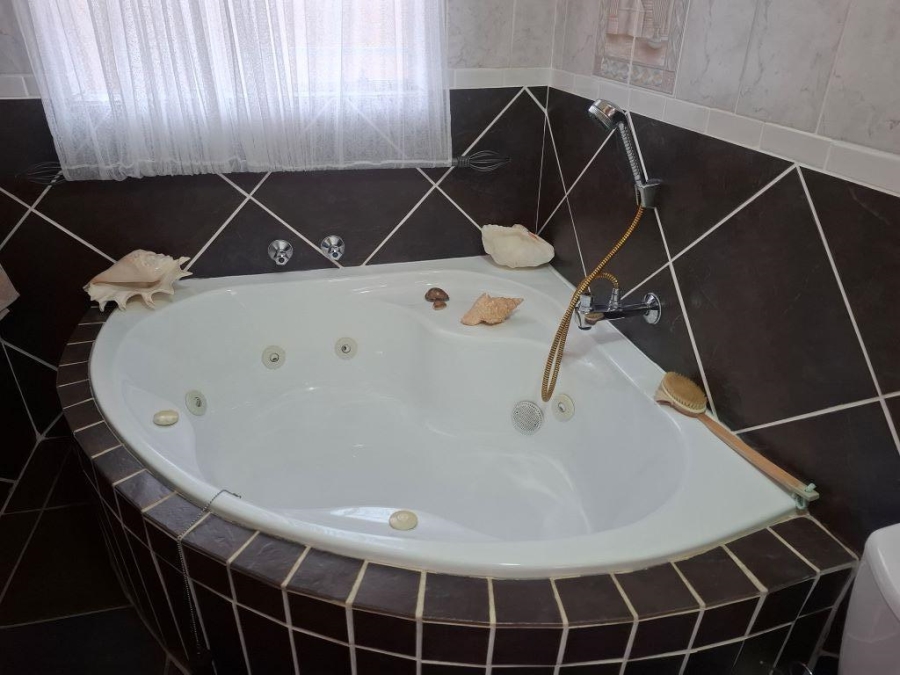 3 Bedroom Property for Sale in Noordheuwel Gauteng