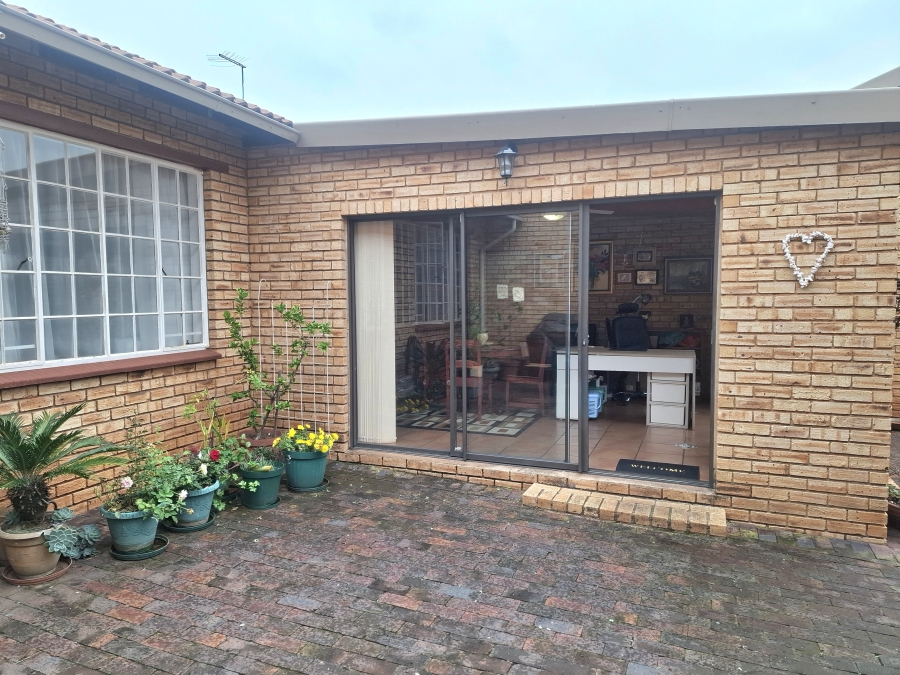 3 Bedroom Property for Sale in Noordheuwel Gauteng