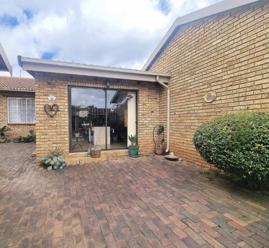 3 Bedroom Property for Sale in Noordheuwel Gauteng