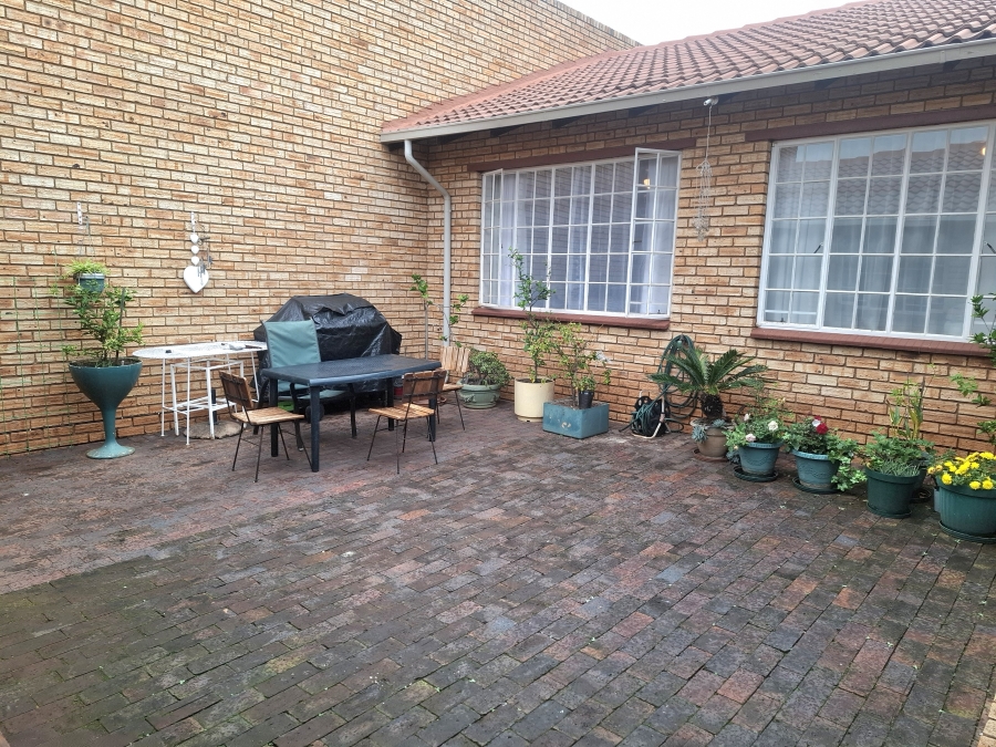 3 Bedroom Property for Sale in Noordheuwel Gauteng