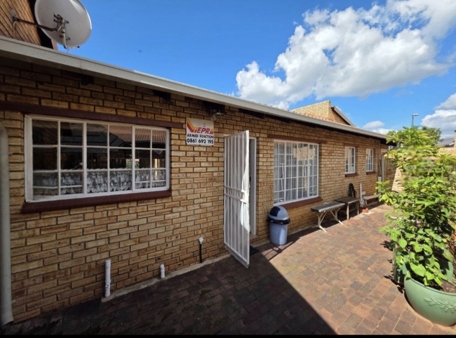 3 Bedroom Property for Sale in Noordheuwel Gauteng