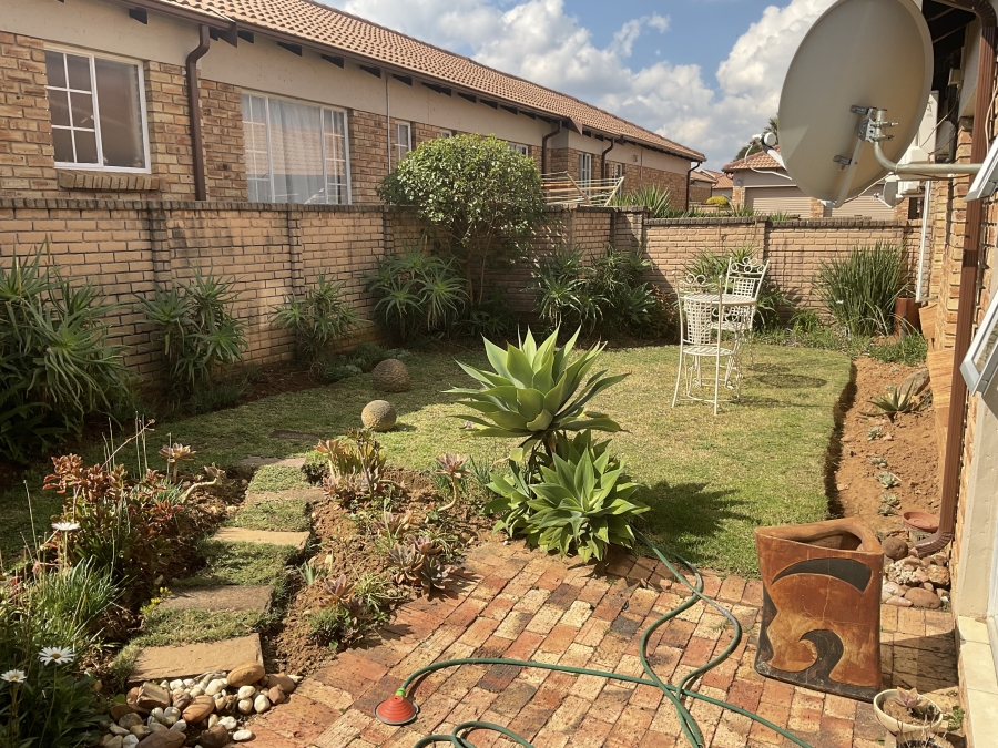 3 Bedroom Property for Sale in Kosmosdal Gauteng