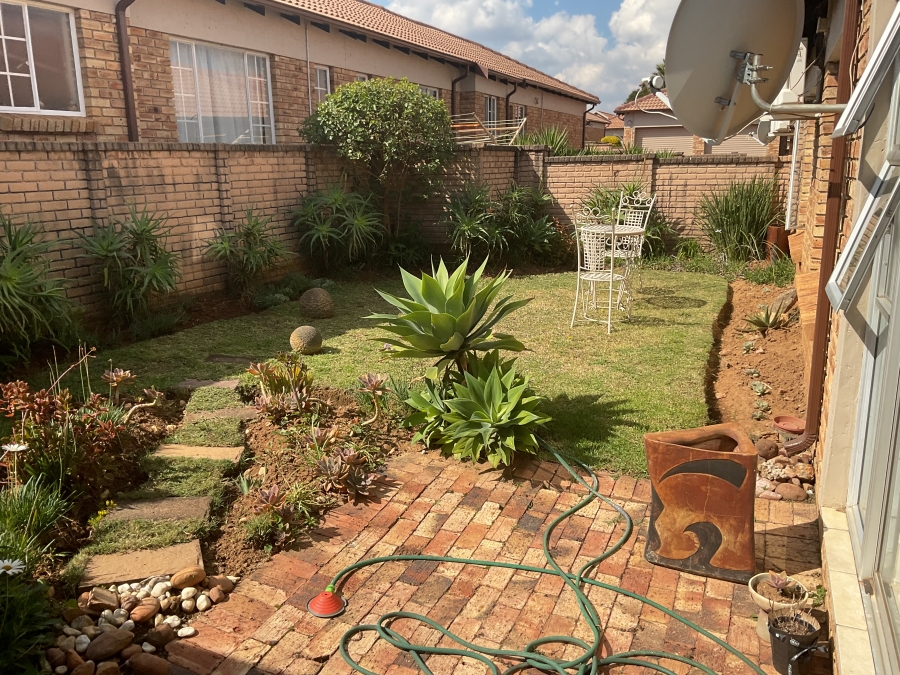 3 Bedroom Property for Sale in Kosmosdal Gauteng