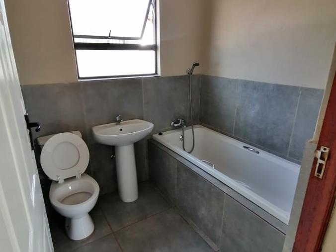 2 Bedroom Property for Sale in Selcourt Gauteng