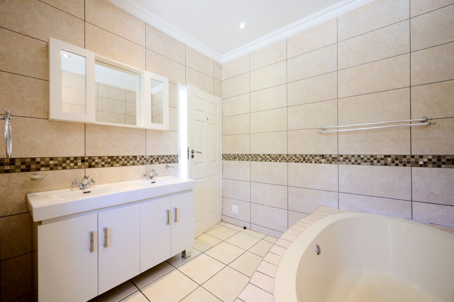 6 Bedroom Property for Sale in Carlswald North Estate Gauteng