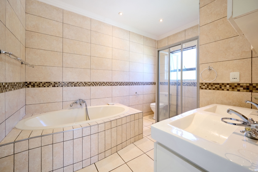 6 Bedroom Property for Sale in Carlswald North Estate Gauteng