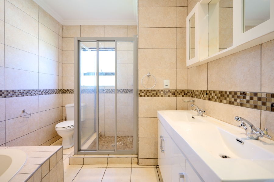 6 Bedroom Property for Sale in Carlswald North Estate Gauteng