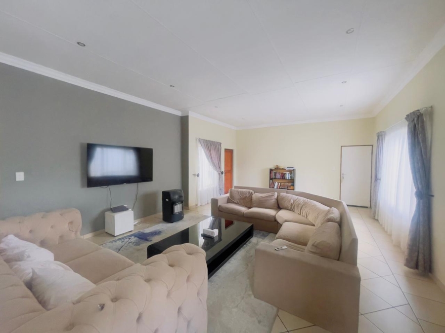 To Let 3 Bedroom Property for Rent in Thatchfield Estate Gauteng