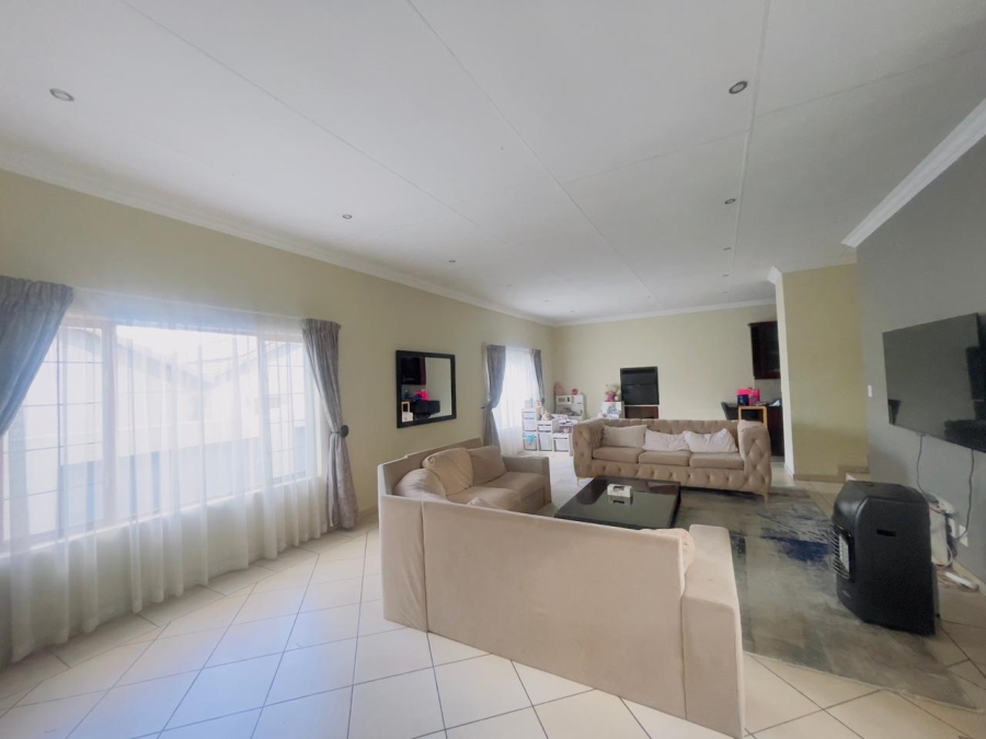 To Let 3 Bedroom Property for Rent in Thatchfield Estate Gauteng