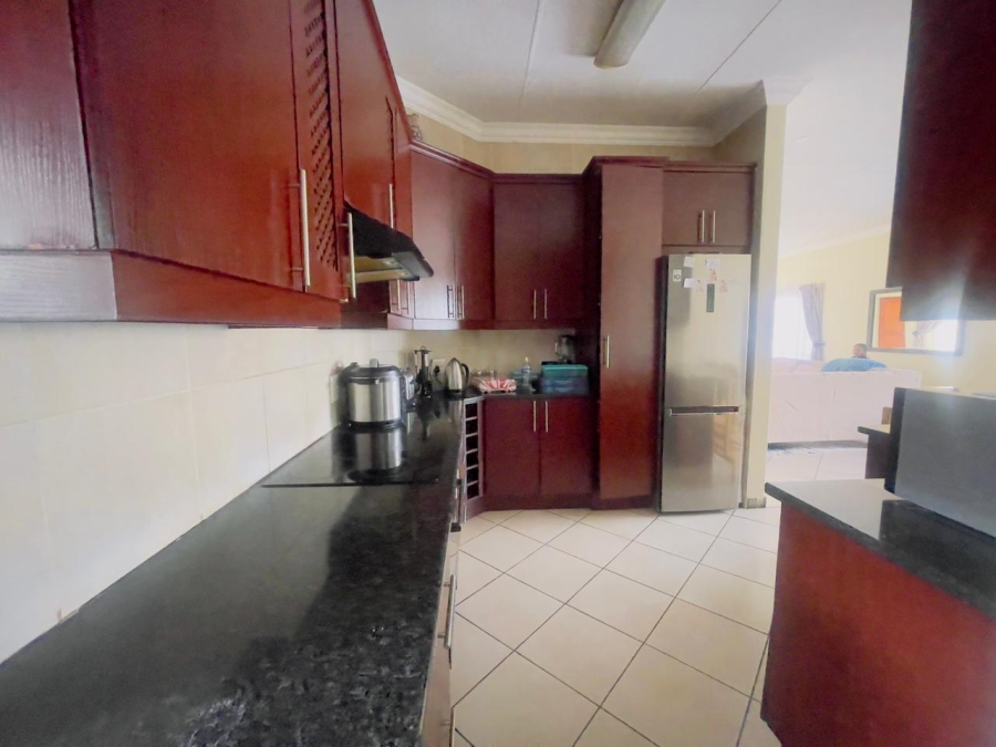 To Let 3 Bedroom Property for Rent in Thatchfield Estate Gauteng