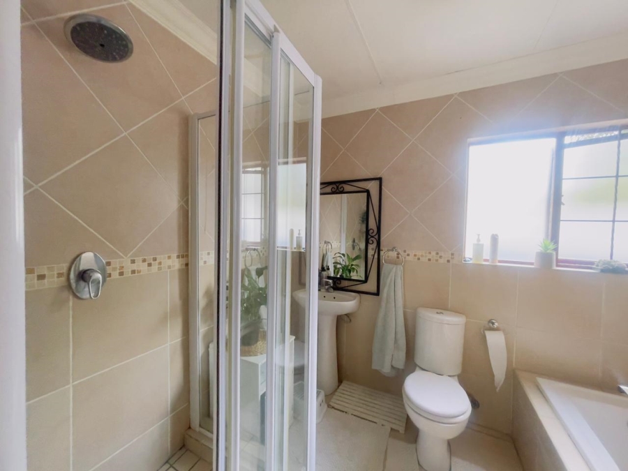 To Let 3 Bedroom Property for Rent in Thatchfield Estate Gauteng