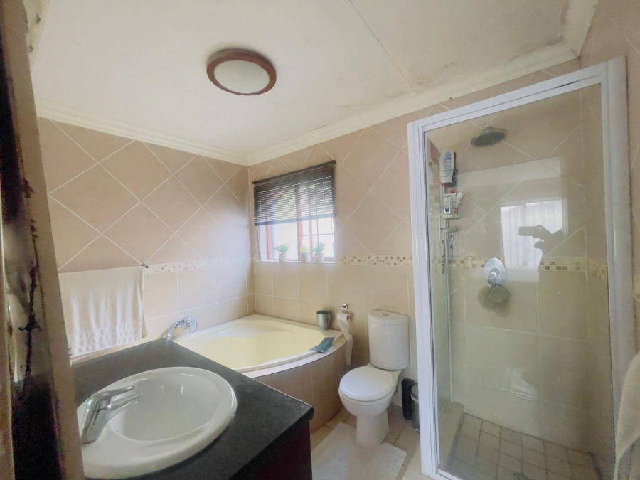 To Let 3 Bedroom Property for Rent in Thatchfield Estate Gauteng