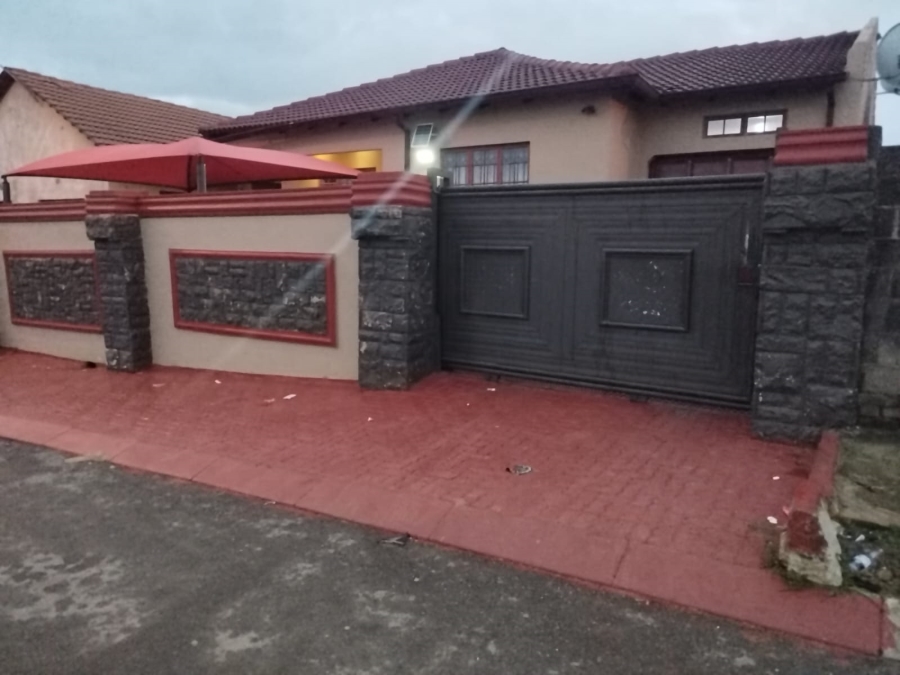 2 Bedroom Property for Sale in Ethafeni Gauteng