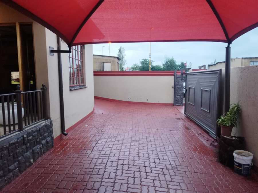 2 Bedroom Property for Sale in Ethafeni Gauteng