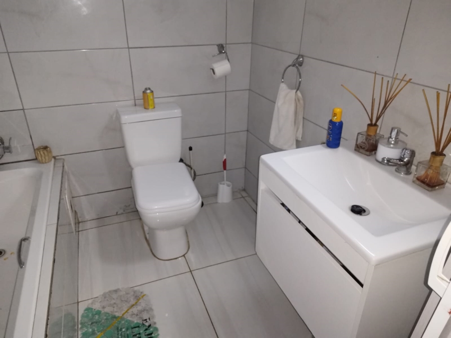2 Bedroom Property for Sale in Ethafeni Gauteng