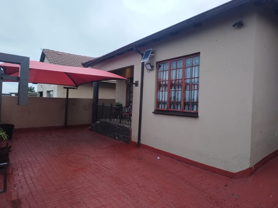 2 Bedroom Property for Sale in Ethafeni Gauteng