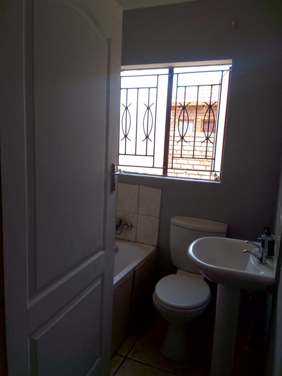 2 Bedroom Property for Sale in Soshanguve VV Gauteng