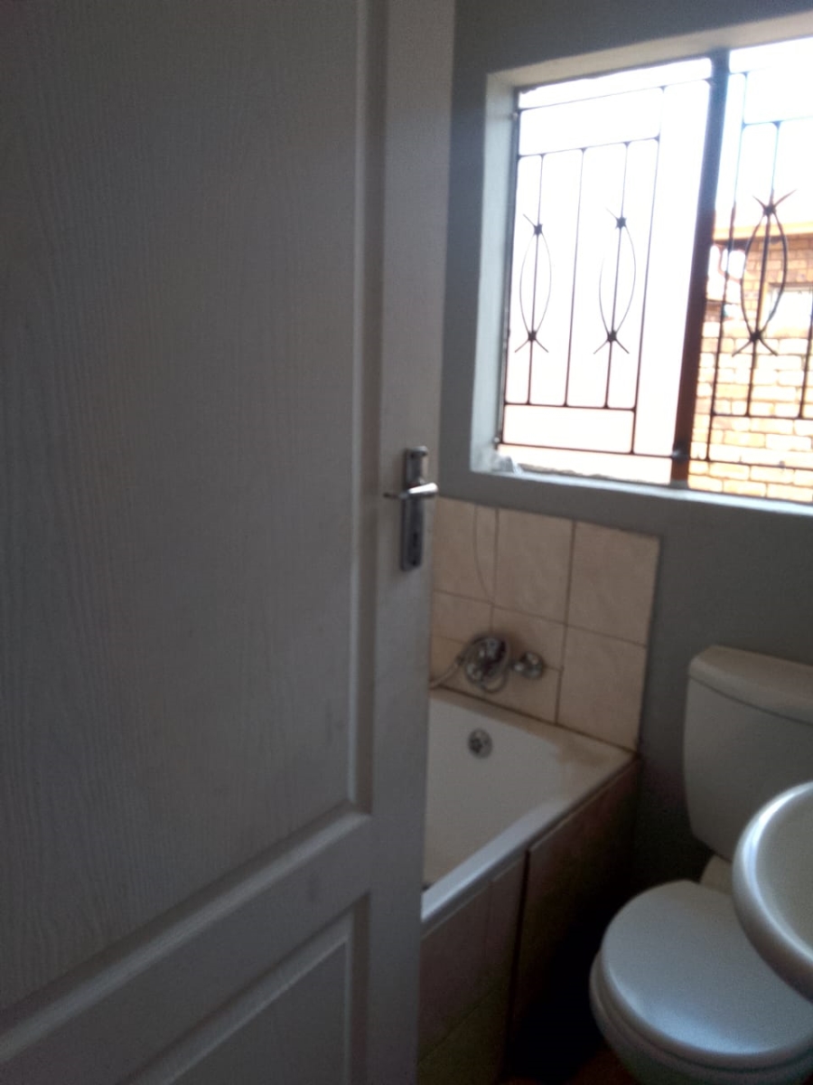 2 Bedroom Property for Sale in Soshanguve VV Gauteng