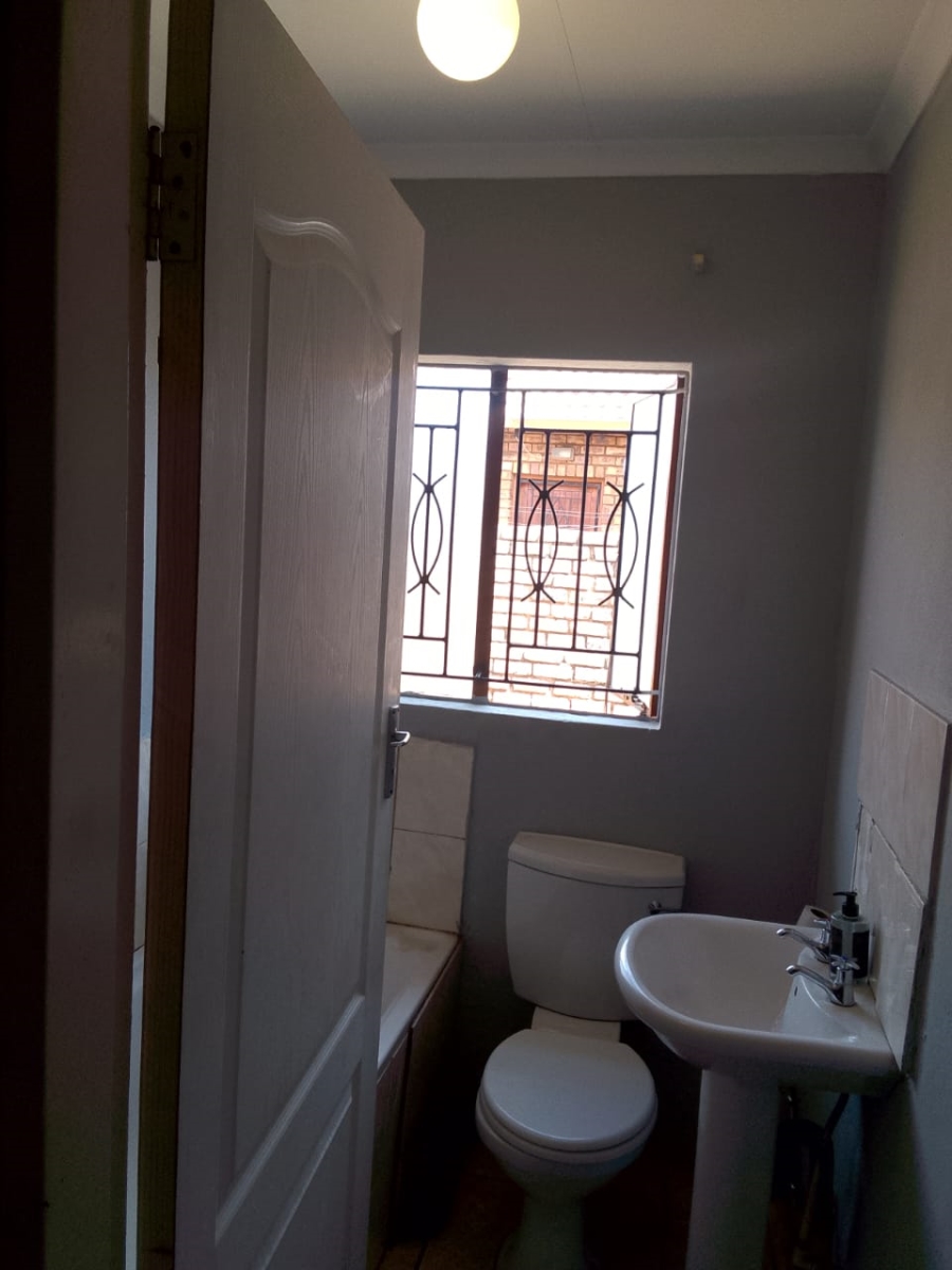 2 Bedroom Property for Sale in Soshanguve VV Gauteng