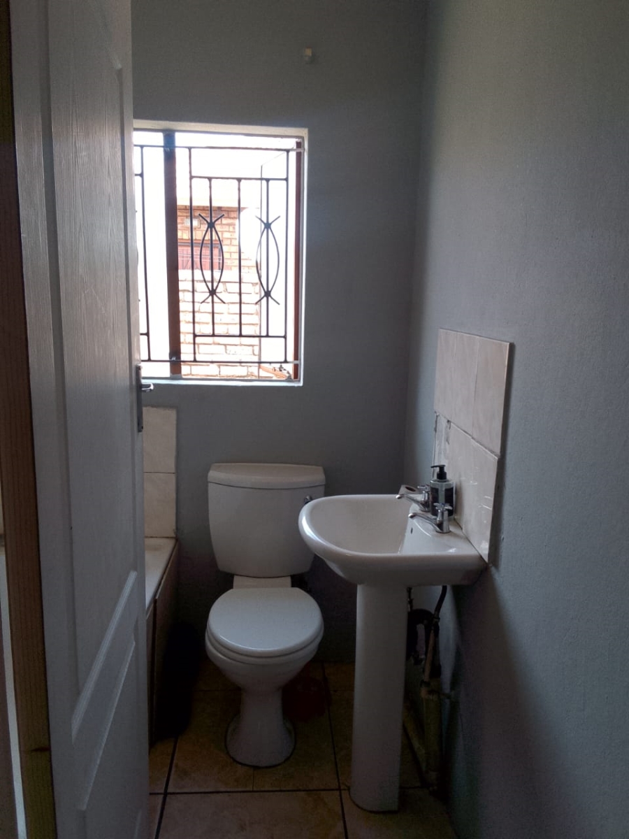 2 Bedroom Property for Sale in Soshanguve VV Gauteng
