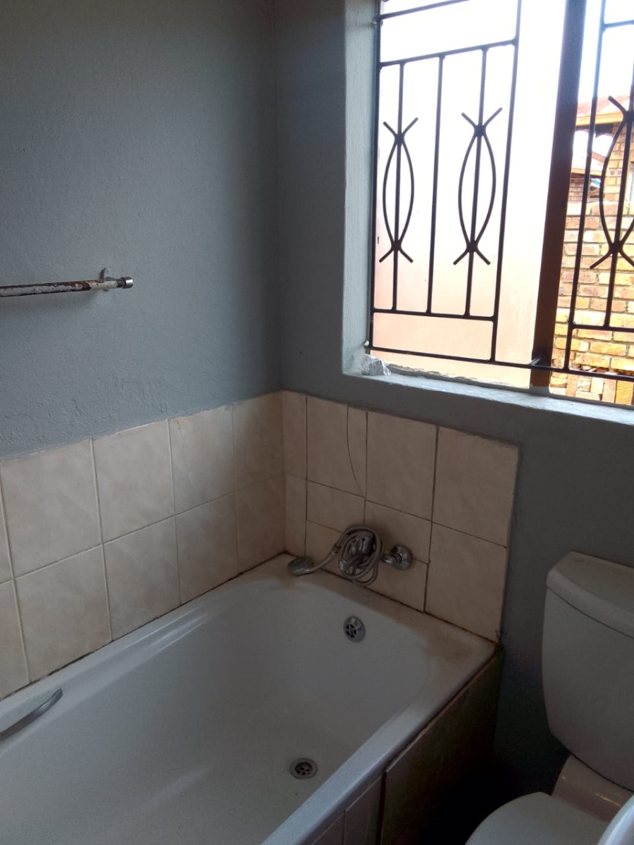 2 Bedroom Property for Sale in Soshanguve VV Gauteng