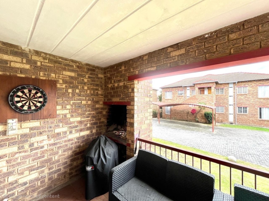 2 Bedroom Property for Sale in Noordwyk Gauteng